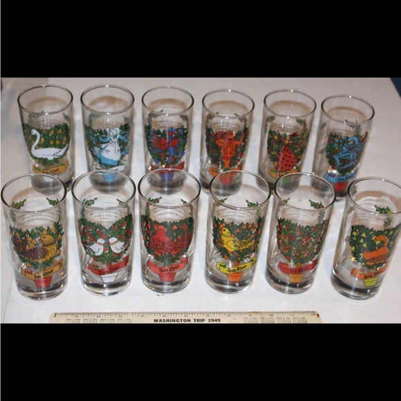 Set of 12 Holiday Themed Glasses - Picture 1 of 7